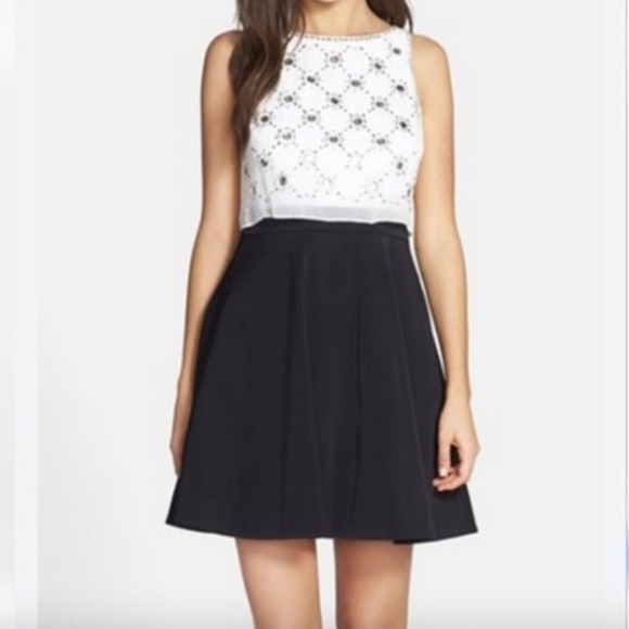 Aidan Mattox Embellished Popover Cocktail Dress White Black Size 0 NWT - Picture 3 of 9